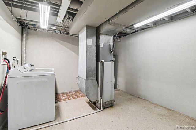 39024 Faith Dr, Sterling Heights, MI 48310