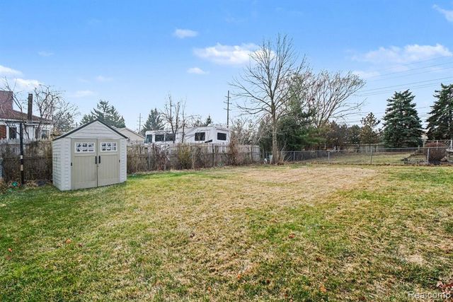 39024 Faith Dr, Sterling Heights, MI 48310