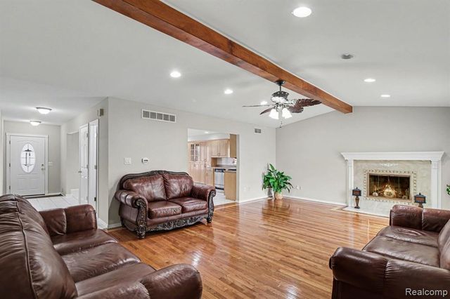 39024 Faith Dr, Sterling Heights, MI 48310