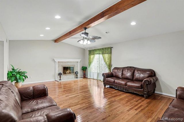 39024 Faith Dr, Sterling Heights, MI 48310