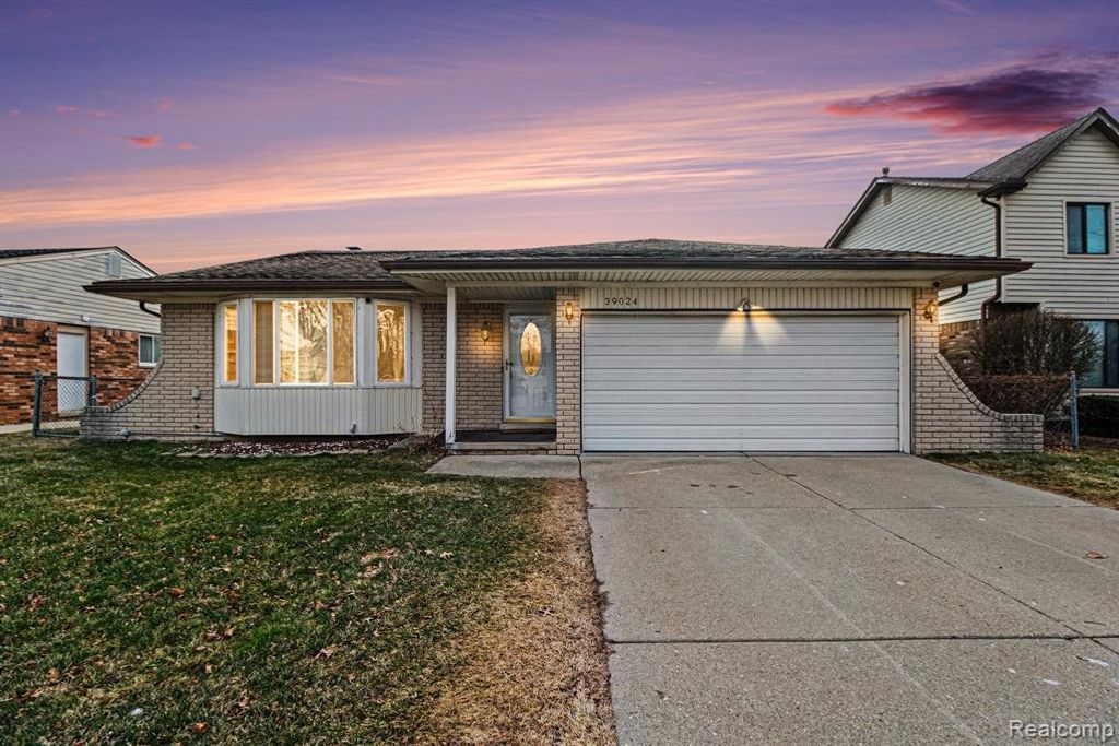 39024 Faith Dr, Sterling Heights, MI 48310