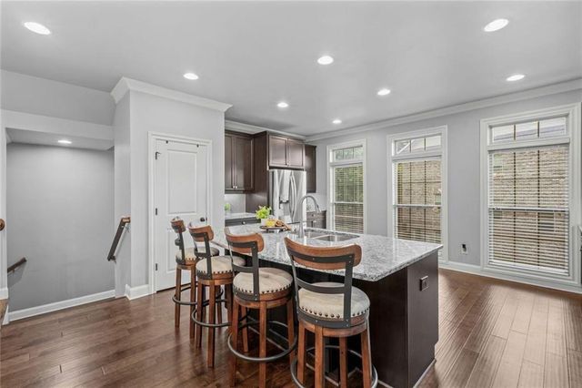 1044 Township Square, Alpharetta, GA 30022