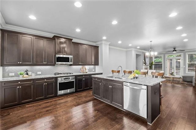 1044 Township Square, Alpharetta, GA 30022