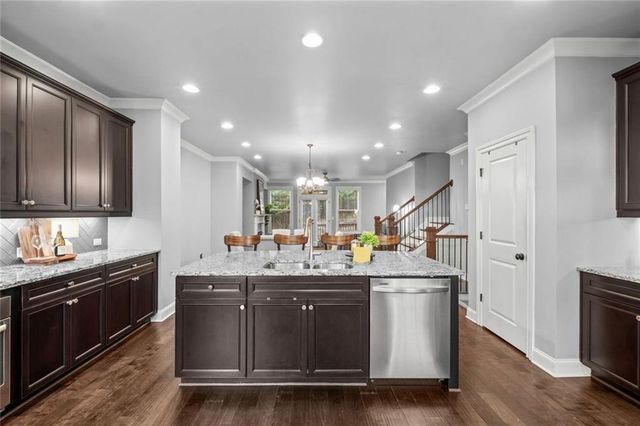 1044 Township Square, Alpharetta, GA 30022