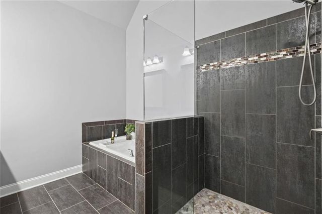 1044 Township Square, Alpharetta, GA 30022