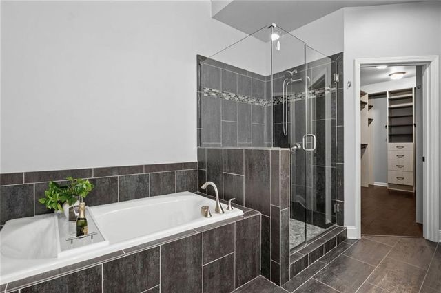1044 Township Square, Alpharetta, GA 30022