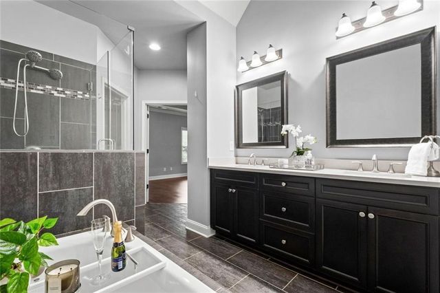 1044 Township Square, Alpharetta, GA 30022