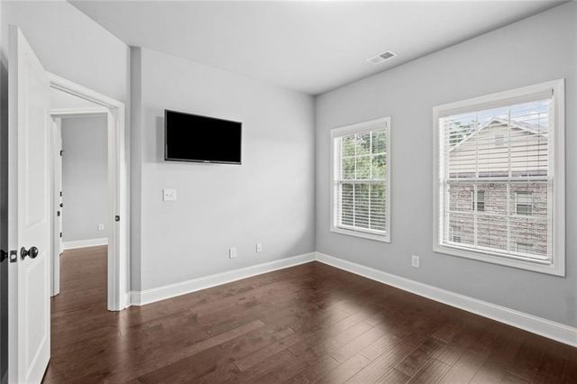 1044 Township Square, Alpharetta, GA 30022