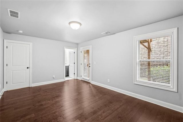 1044 Township Square, Alpharetta, GA 30022