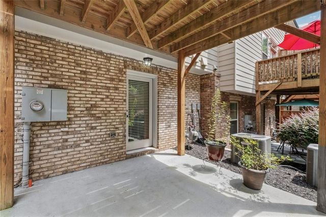 1044 Township Square, Alpharetta, GA 30022