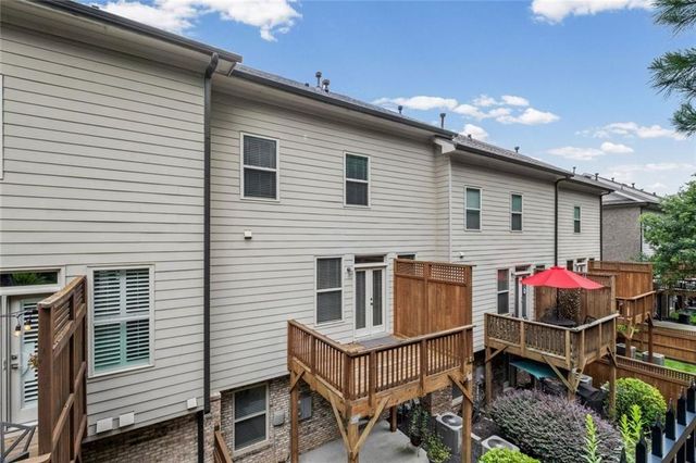 1044 Township Square, Alpharetta, GA 30022
