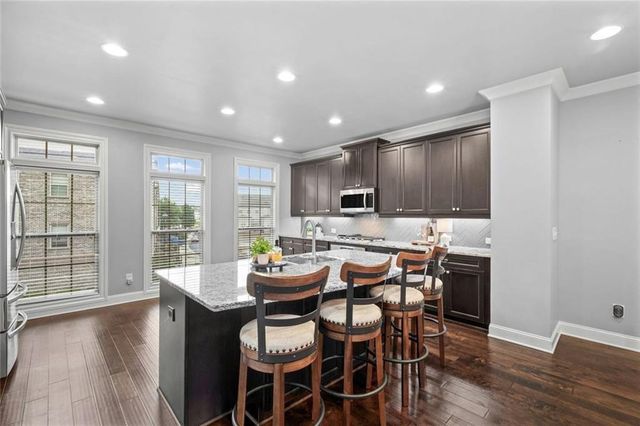 1044 Township Square, Alpharetta, GA 30022
