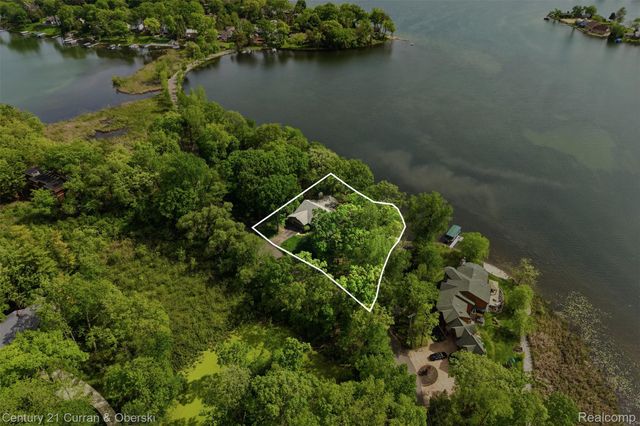 4233 Blain Island Road, Waterford Charter Township, MI 48329