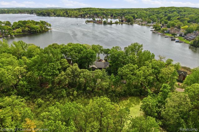 4233 Blain Island Road, Waterford Charter Township, MI 48329