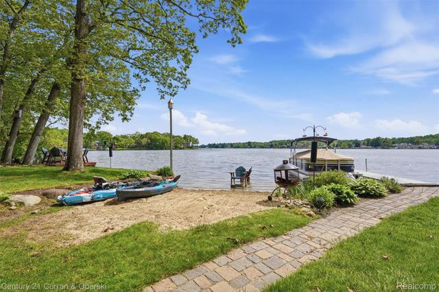 4233 Blain Island Road, Waterford Charter Township, MI 48329