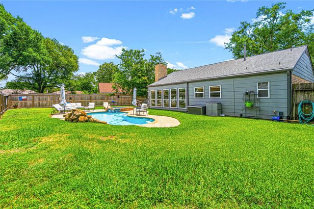 1046 Apache Falls Drive, Katy, TX 77450