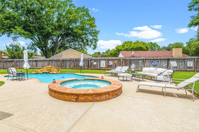 1046 Apache Falls Drive, Katy, TX 77450