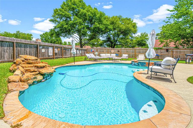 1046 Apache Falls Drive, Katy, TX 77450