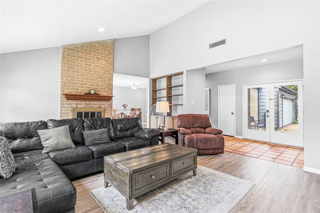 1046 Apache Falls Drive, Katy, TX 77450