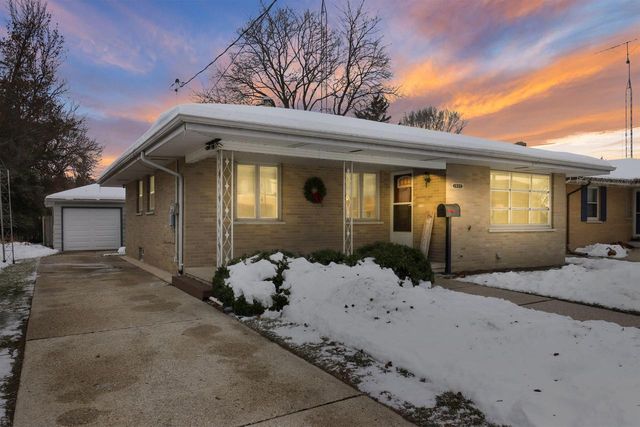 1925 80th PLACE, Kenosha, WI 53143