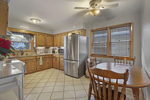 1925 80th PLACE, Kenosha, WI 53143