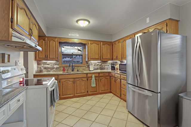 1925 80th PLACE, Kenosha, WI 53143