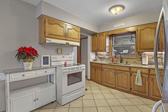 1925 80th PLACE, Kenosha, WI 53143