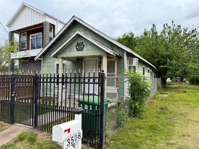 3508 Omega Street, Houston, TX 77022