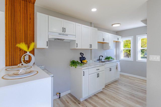 3230 N 12th STREET, Milwaukee, WI 53206