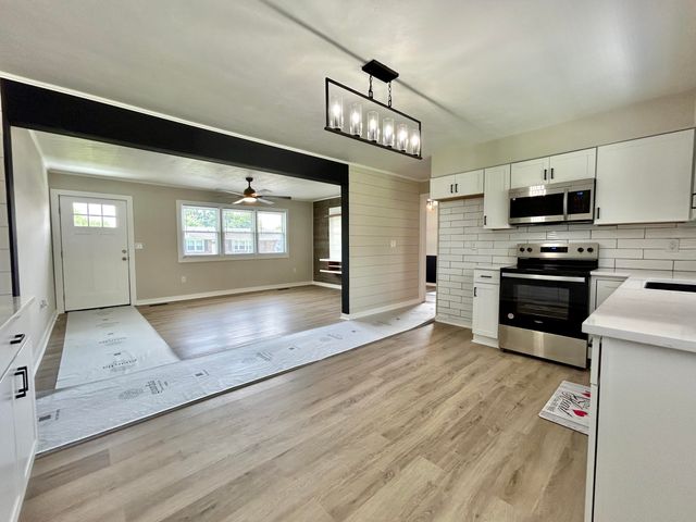 57 Country Hill Drive, Somerset, KY 42503