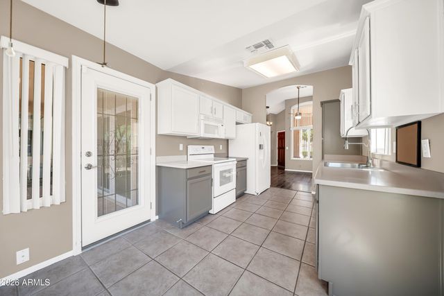 8348 W TARO Lane, Peoria, AZ 85382