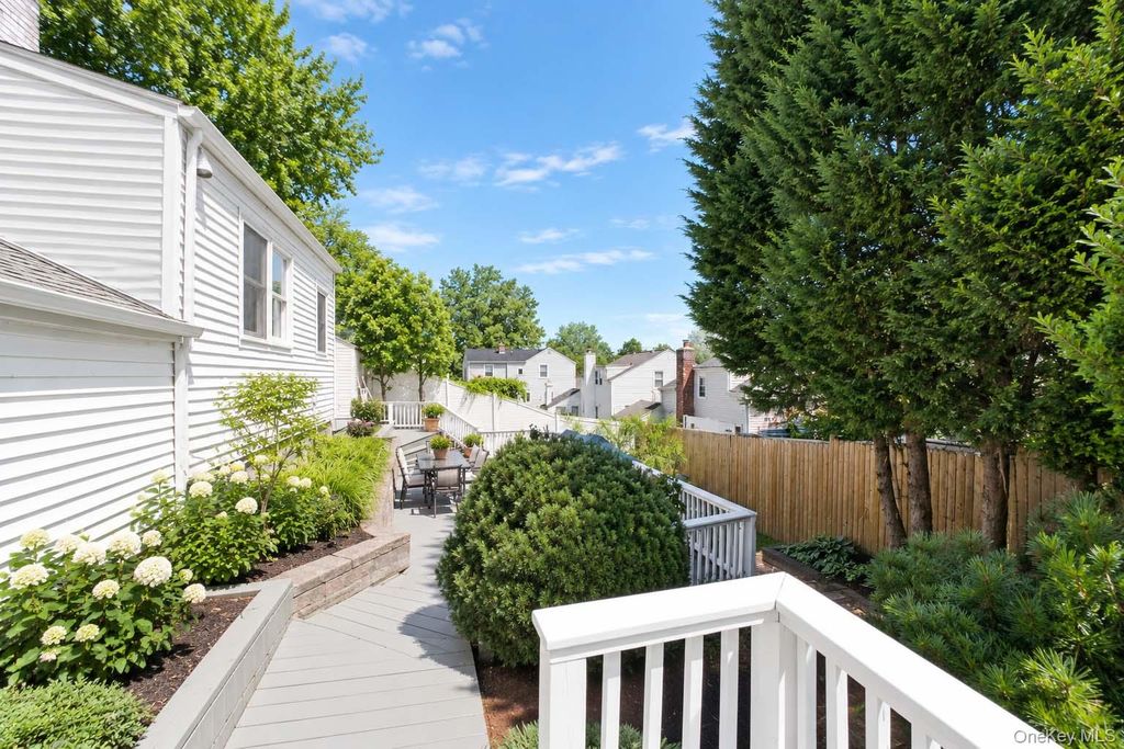 245 Old Mamaroneck Road, White Plains, NY 10605 — photo 5
