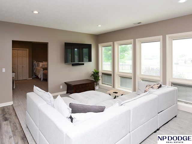 7160 N 122 Avenue, Omaha, NE 68142