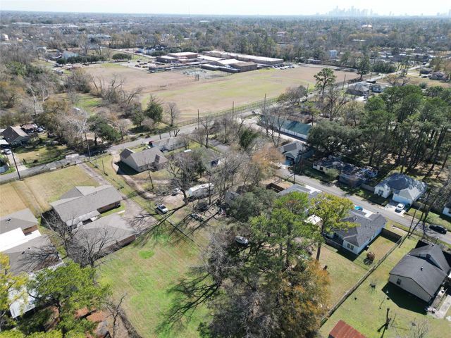 6303 Tuskegee Street, Houston, TX 77091