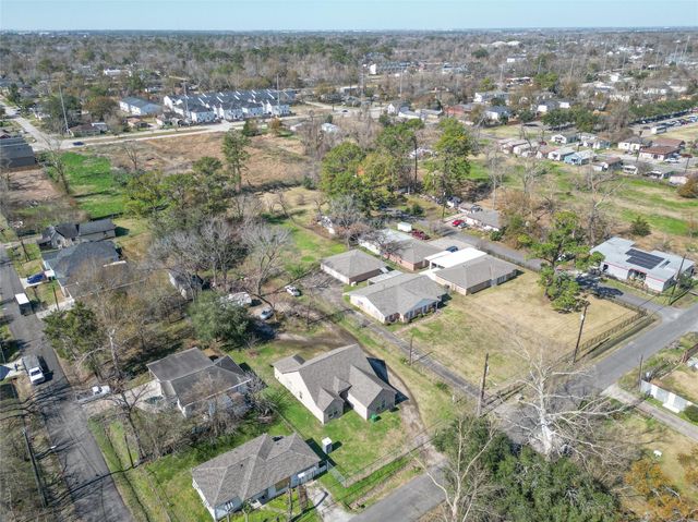 6303 Tuskegee Street, Houston, TX 77091