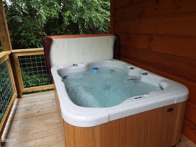 6018 Larkmoor Road, Cosby, TN 37722