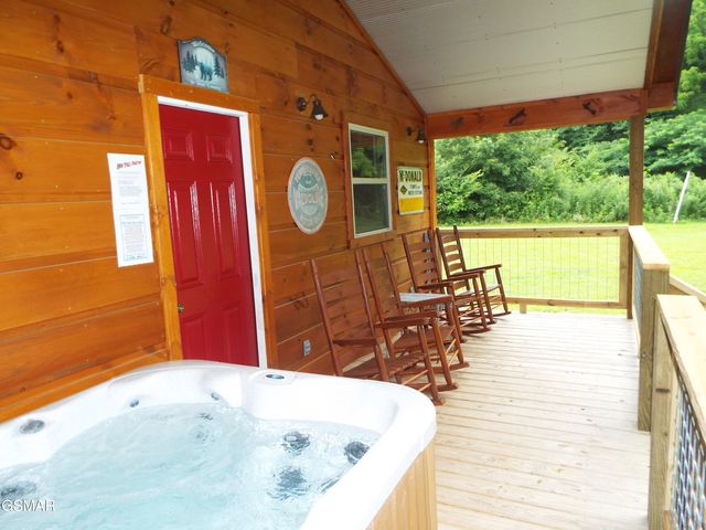 6018 Larkmoor Road, Cosby, TN 37722