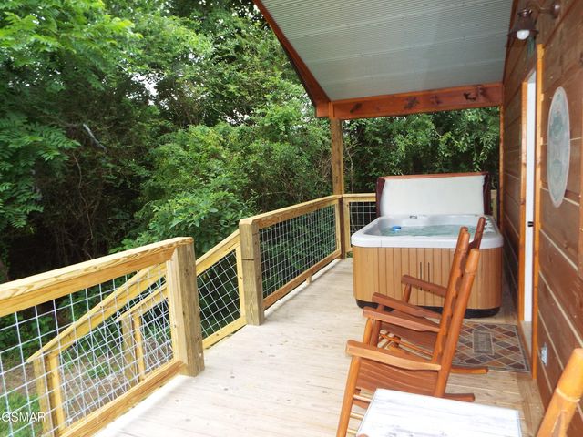 6018 Larkmoor Road, Cosby, TN 37722