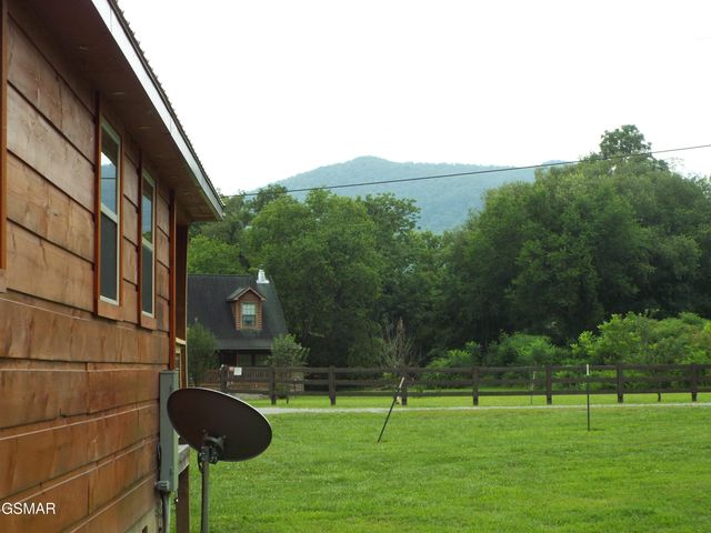 6018 Larkmoor Road, Cosby, TN 37722