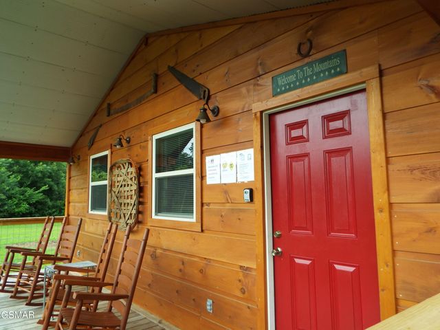 6018 Larkmoor Road, Cosby, TN 37722