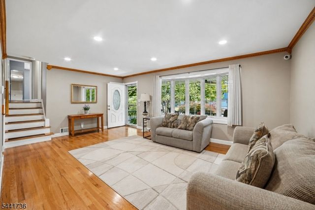 1 Emerson Dr, Livingston Twp., NJ 07039