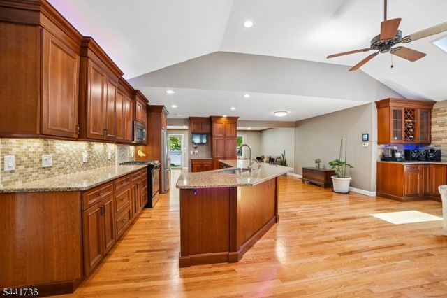 1 Emerson Dr, Livingston Twp., NJ 07039