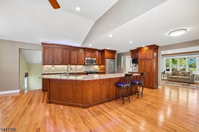 1 Emerson Dr, Livingston Twp., NJ 07039