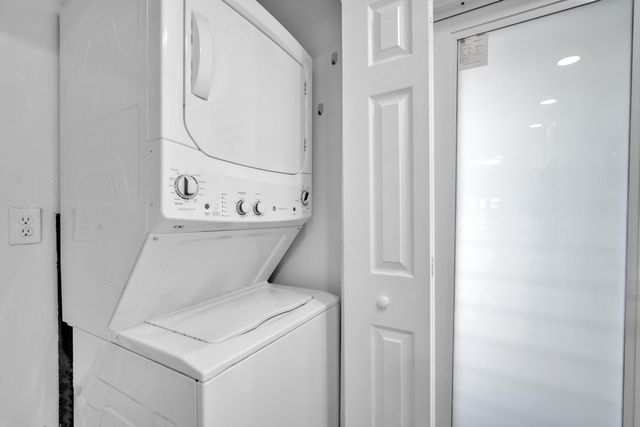 1015 Spanish River Road, Boca Raton, FL 33432