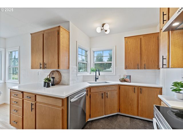 4830 Ne 60TH Ave, Portland, OR 97218