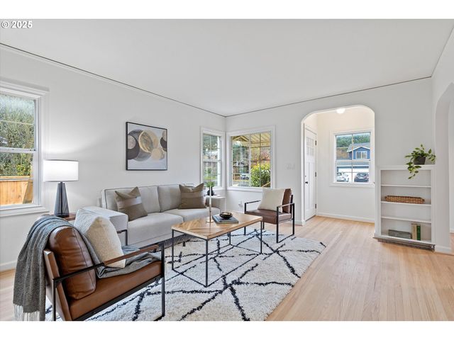 4830 Ne 60TH Ave, Portland, OR 97218