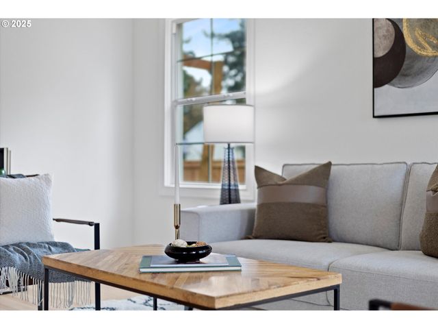 4830 Ne 60TH Ave, Portland, OR 97218