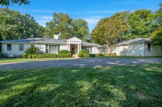 6108 Hickory Valley Rd, Nashville, TN 37205