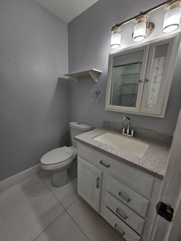 2148 Sherwood Forest Boulevard 4, West Palm Beach, FL 33415