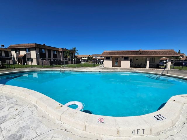 2148 Sherwood Forest Boulevard 4, West Palm Beach, FL 33415